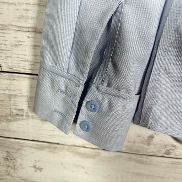 Chico’s No Iron Cotton Oxford Blue Classic Button Down Blouse O/ Small - Picture 9 of 10